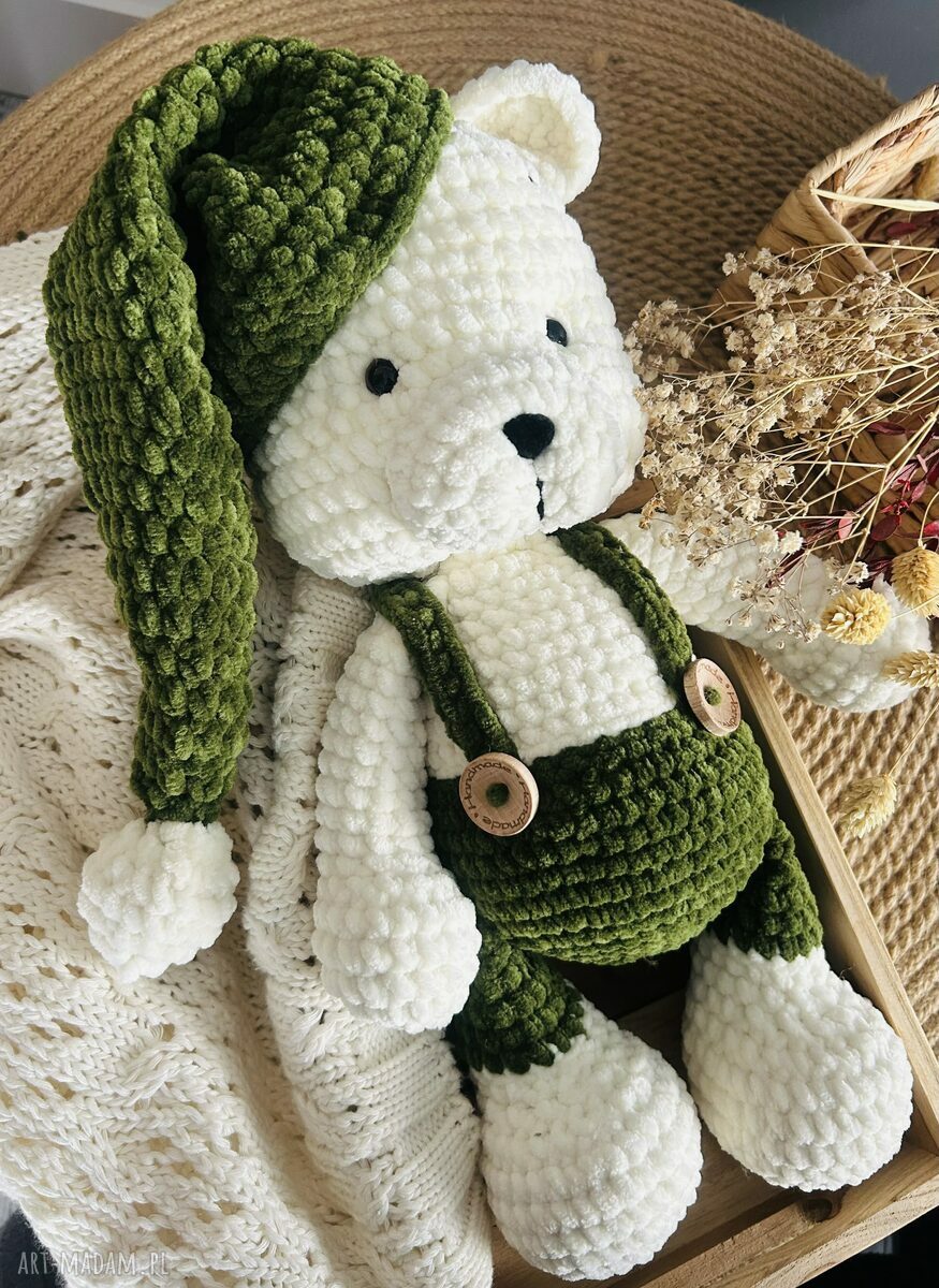 Miś beżowy w niebieskich spodenkach i czapeczce - maskotka handmade