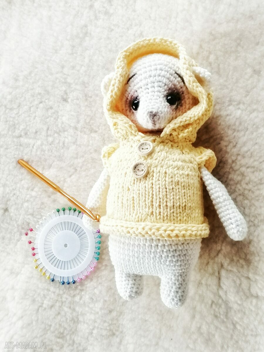 Miś w żółtym sweterku z guziczkami - handmade