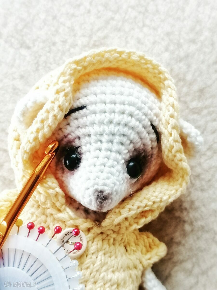 Miś w żółtym sweterku z guziczkami - handmade