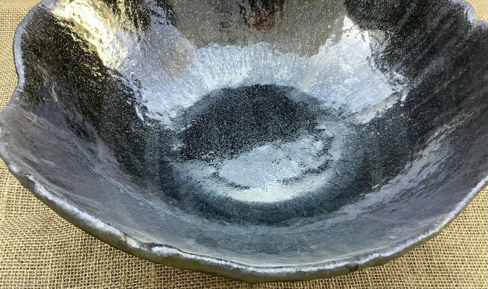 Misa ceramiczna „Noc” - ręcznie robiona, czarna z efektem srebrnych przegląsów