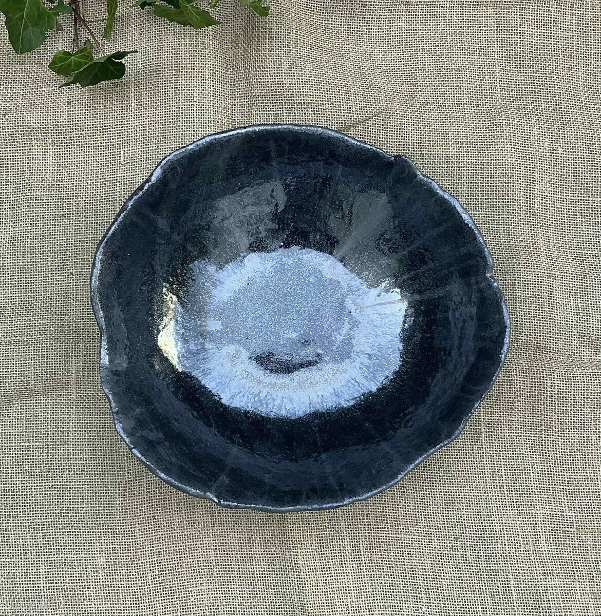 Misa ceramiczna „Noc” - ręcznie robiona, czarna z efektem srebrnych przegląsów