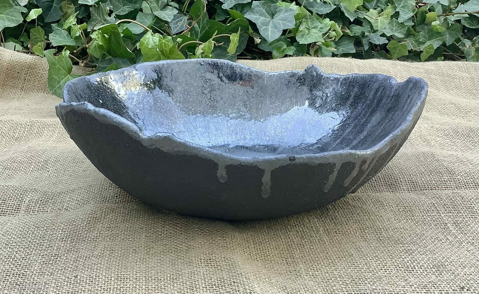 Misa ceramiczna „Noc” - ręcznie robiona, czarna z efektem srebrnych przegląsów
