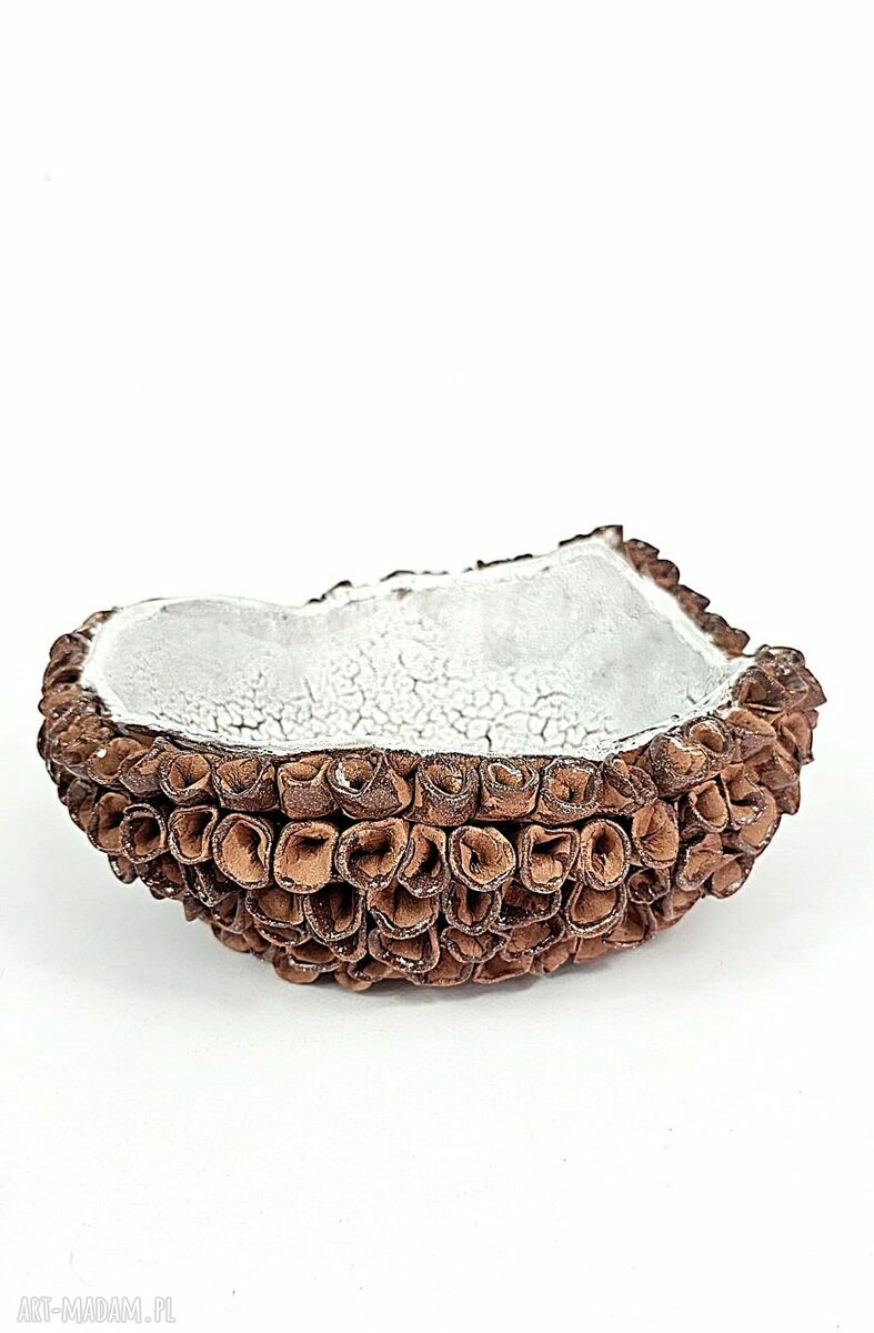 Misa ceramiczna z kolekcji Moeskiej - czerwona, ręcznie lepiona
