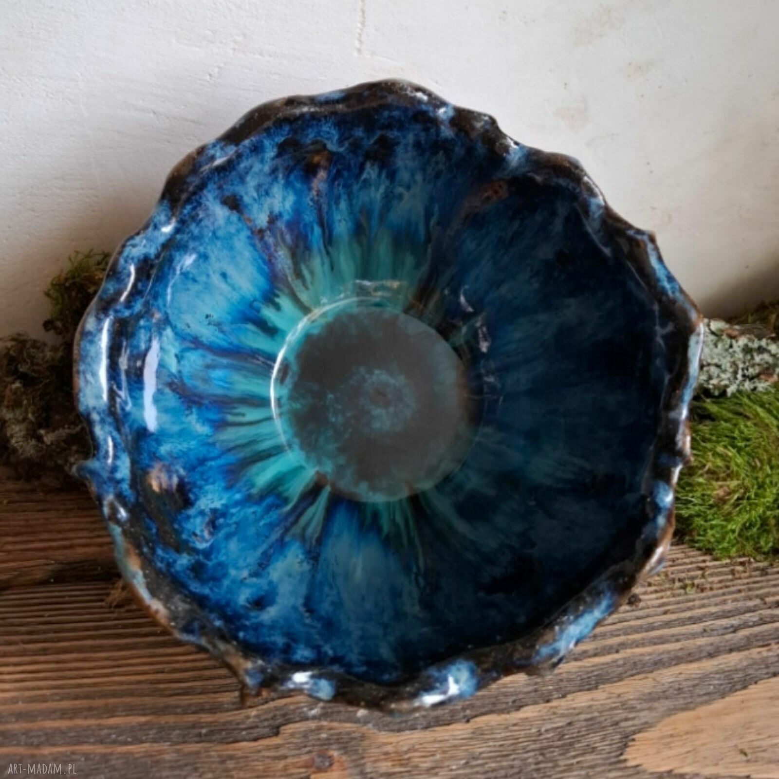 Misa ceramiczna - Ciemna muszla, ręcznie lepiona (19 cm) - pomysł na prezent