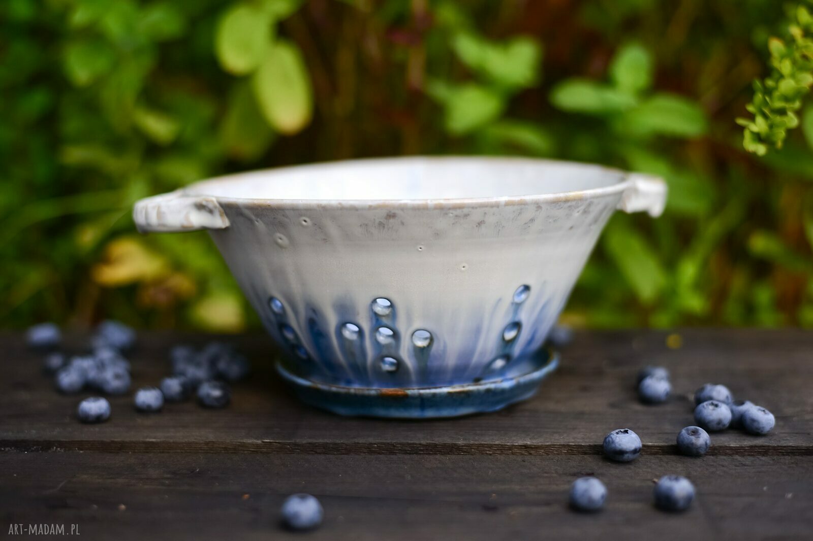 Berry Bowl - misa do serwowania umytych owoców, niebiesko-biała ceramika