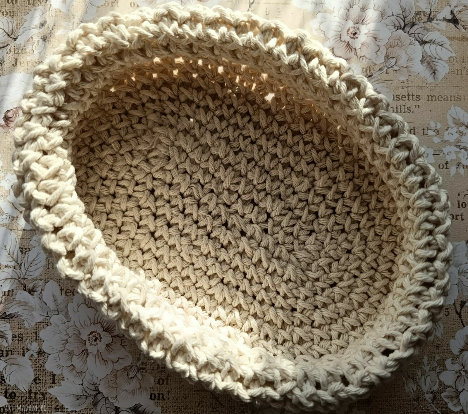 Koszyczek misa na szydełku - dekoracyjna ecru (20x15 cm)