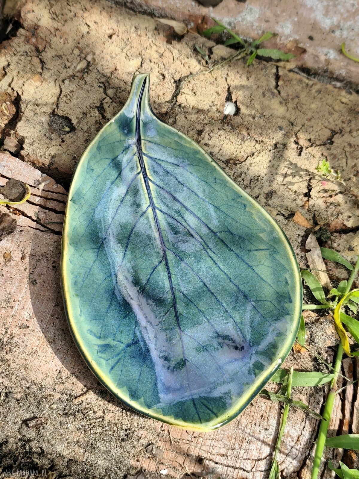 Ceramiczna miseczka - pojemnik na biżuterię w formie liścia handmade
