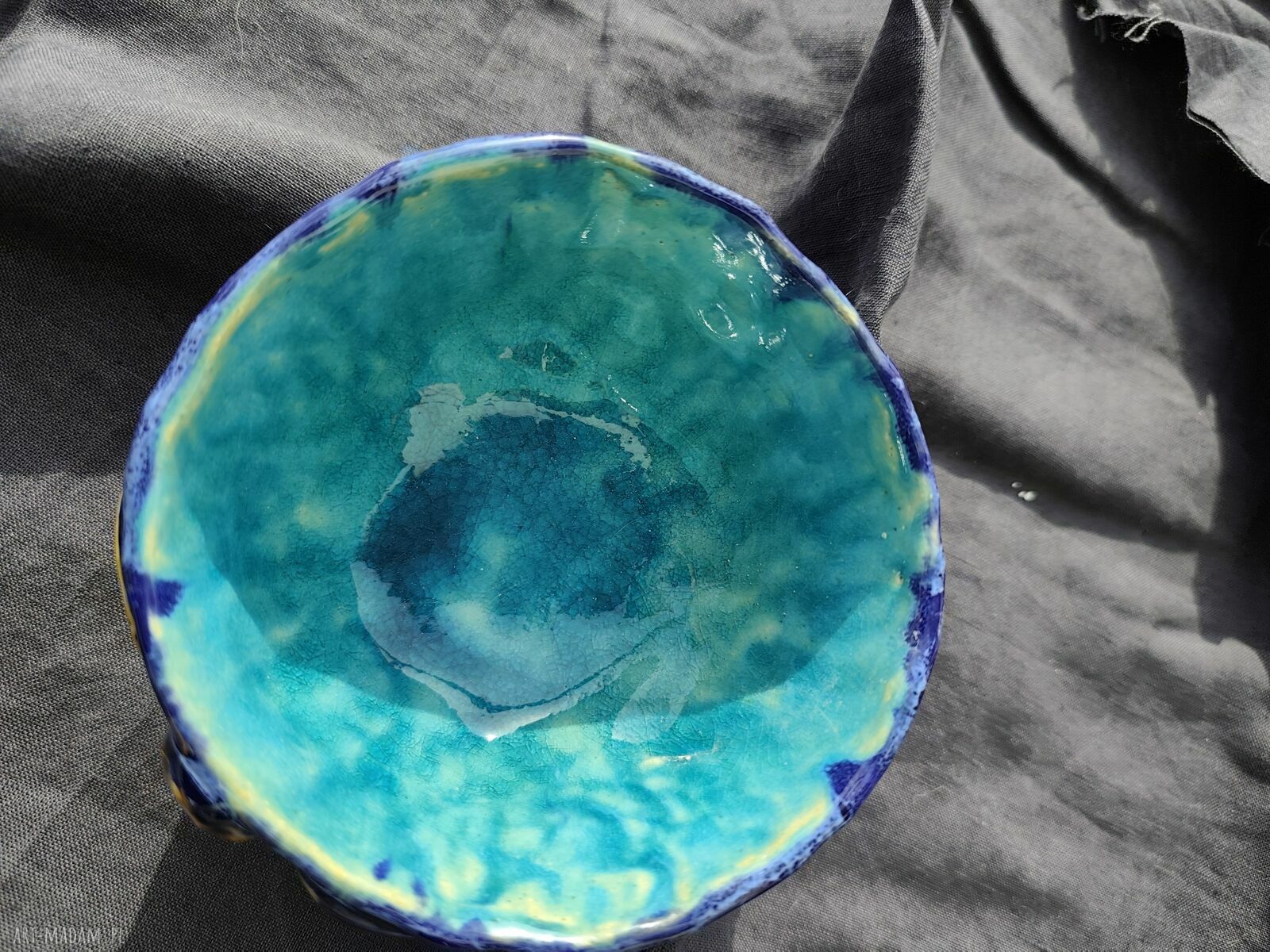 Miseczka ceramiczna na orzeszki z urocza żabką - rękodzieło