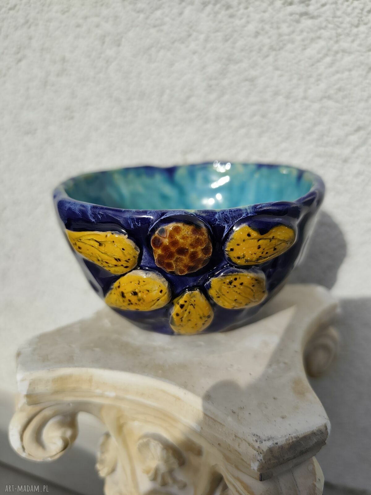 Miseczka ceramiczna na orzeszki z urocza żabką - rękodzieło