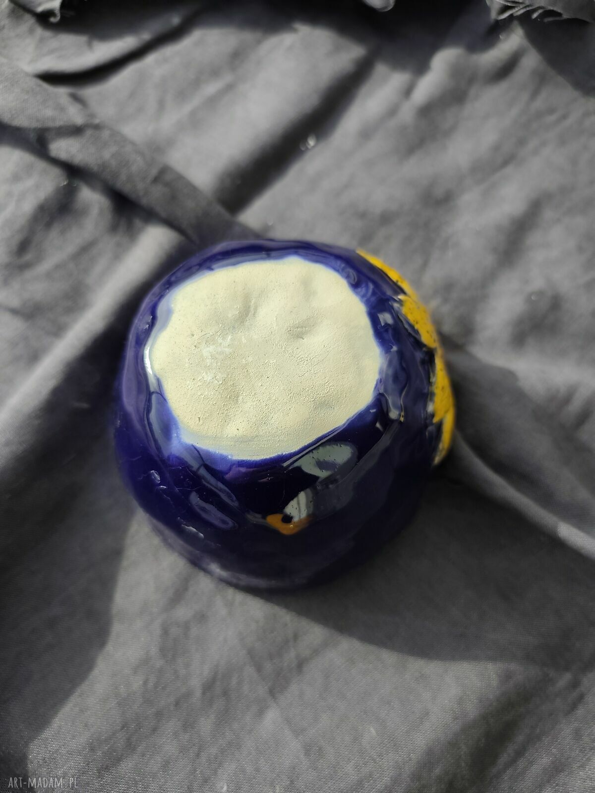 Miseczka ceramiczna na orzeszki z urocza żabką - rękodzieło
