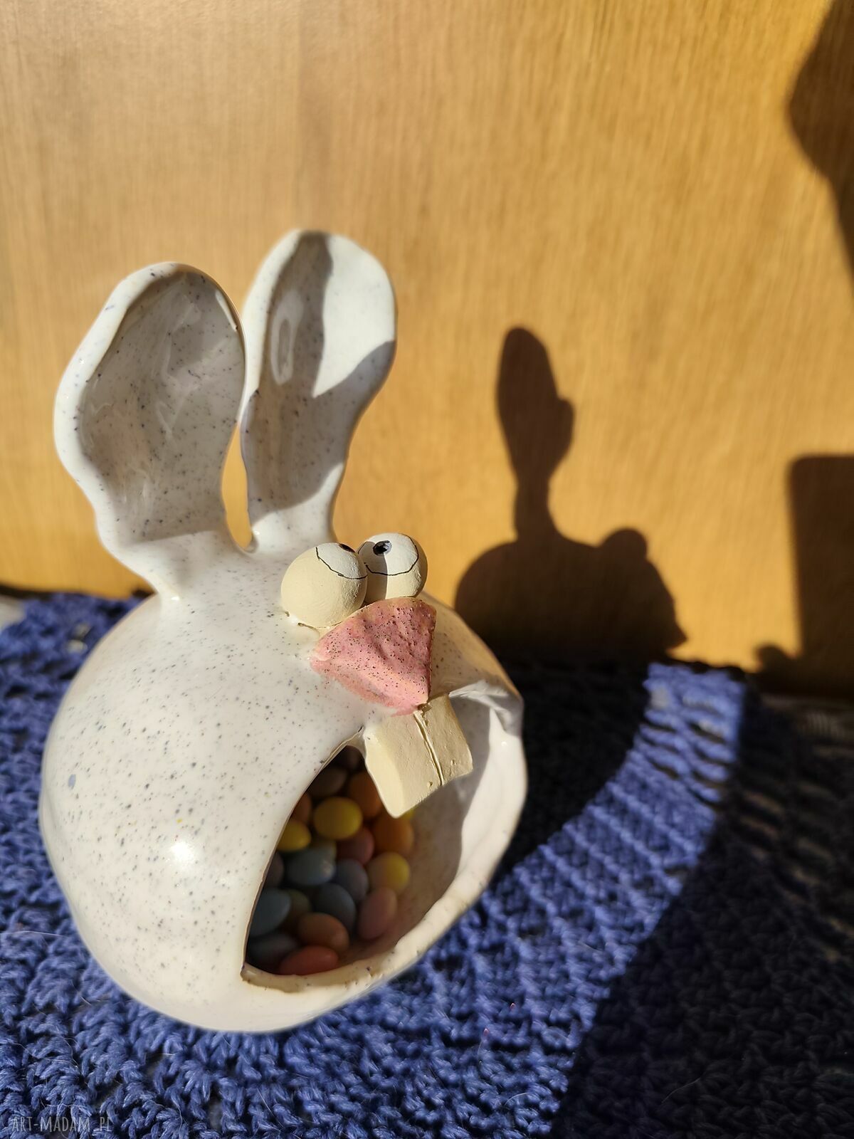 Królik miseczka ceramiczna na Wielkanoc - słodkie jajeczka i cukierki