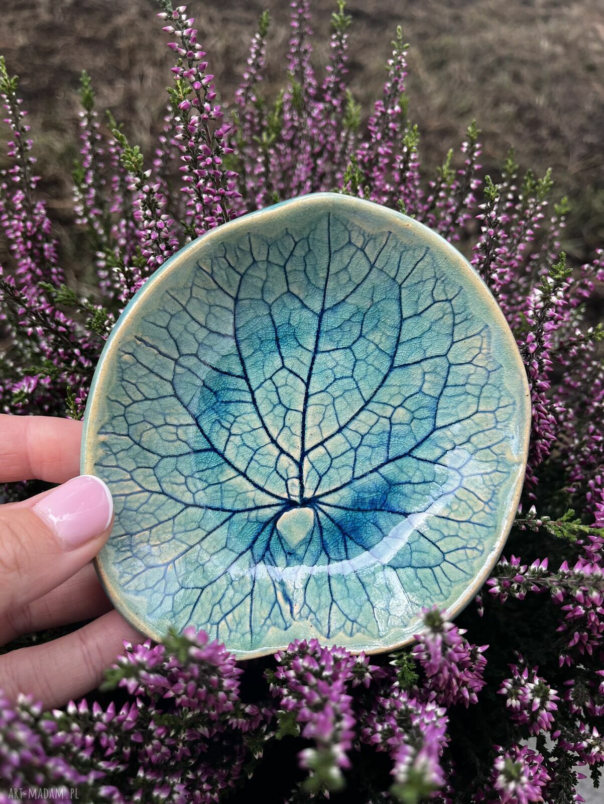 Ceramiczna miseczka w kształcie liścia
