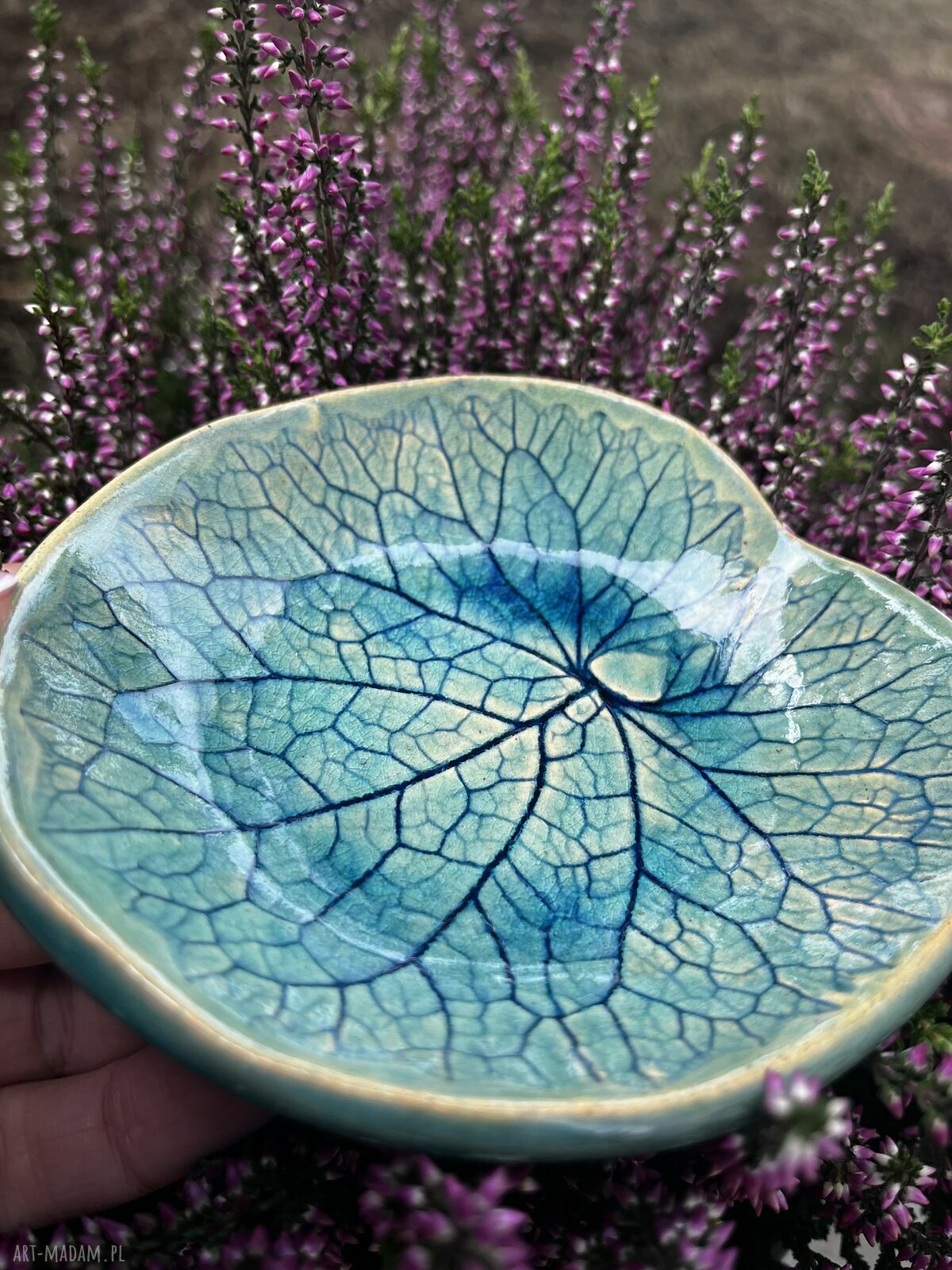 Ceramiczna miseczka w kształcie liścia