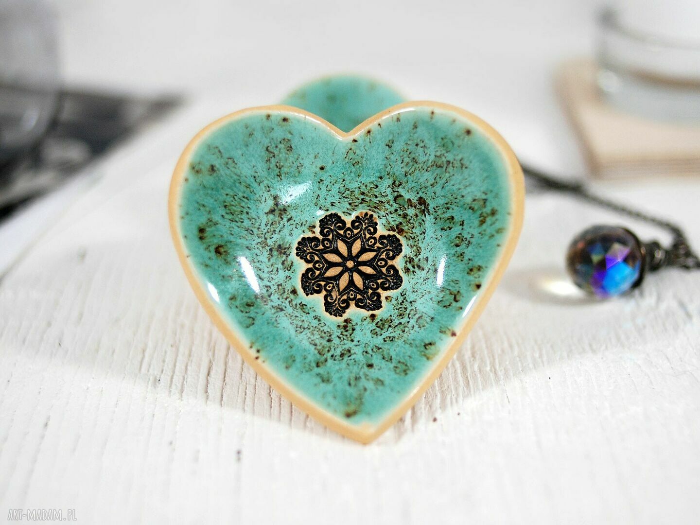 Miseczka ceramiczna boho z sercem - turkusowa na biżuterię