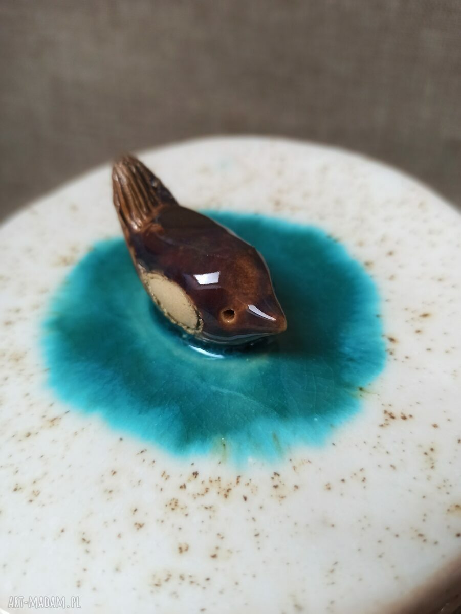 Miseczka-szkatułka na biżuterię z ceramiczną przykrywką i ptaszkiem