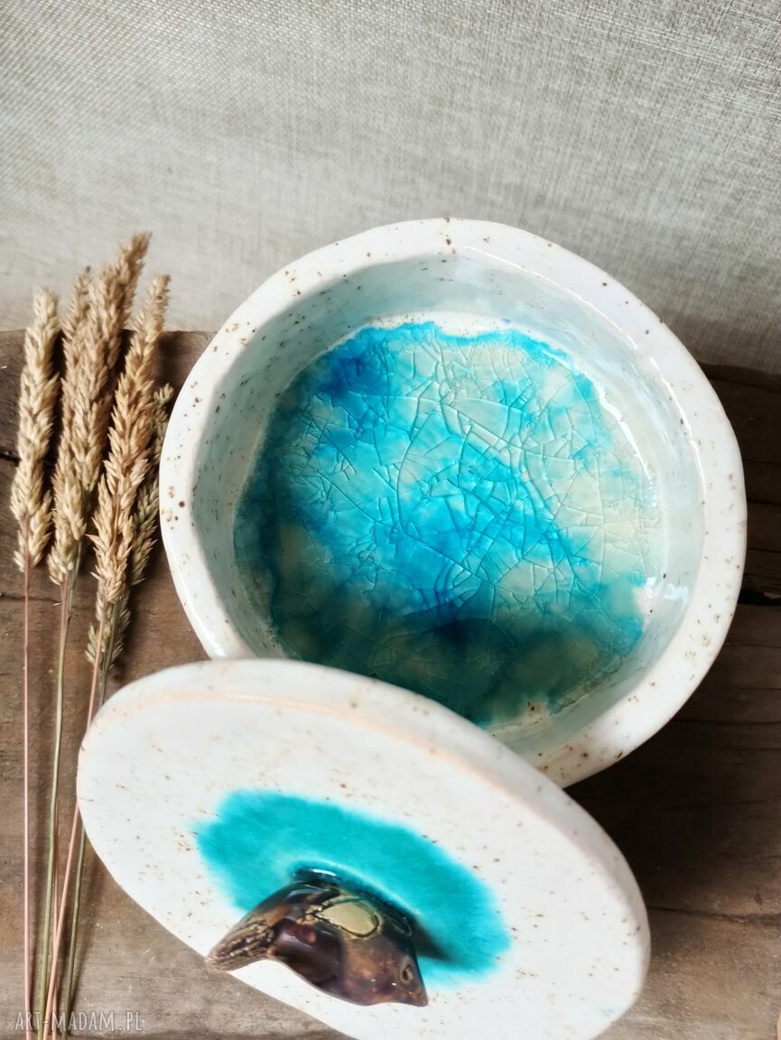 Miseczka-szkatułka na biżuterię z ceramiczną przykrywką i ptaszkiem
