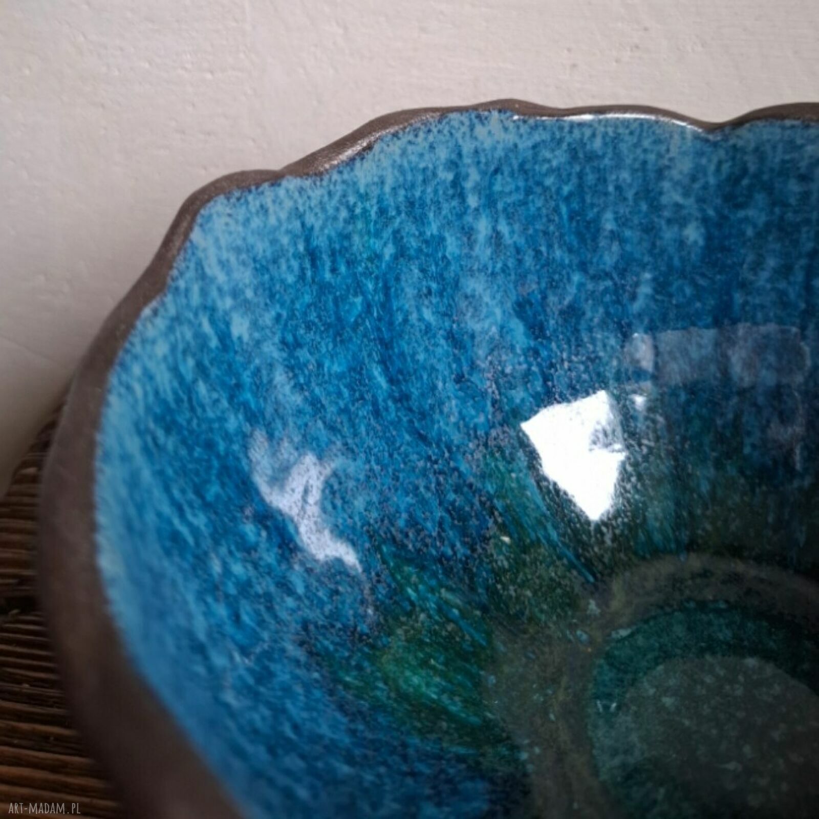 Miska ceramiczna „Ciemna muszla” - ręcznie lepiona, użytkowa