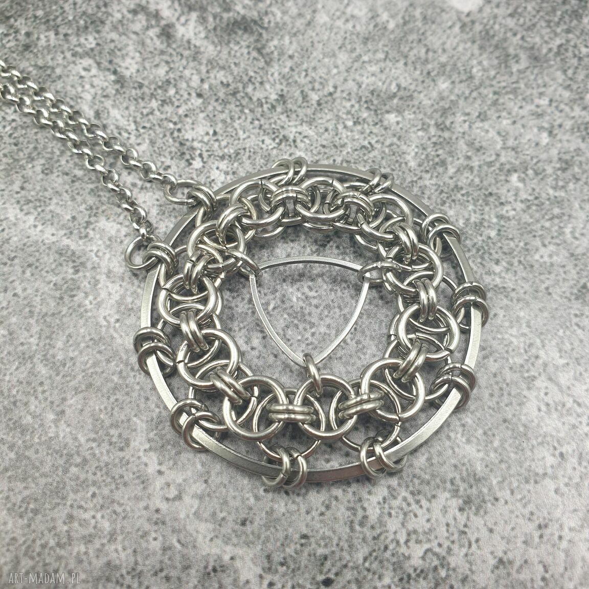 Mistyczny medalion chainmaille - naszyjnik słowiański dla kobiet