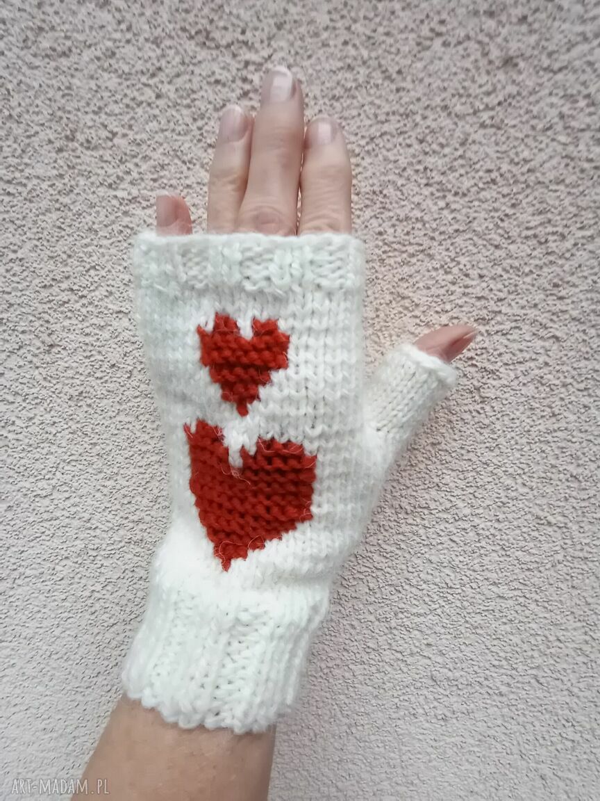 Rękawiczki bez palców z sercami na Walentynki - kremowe mitenki handmade