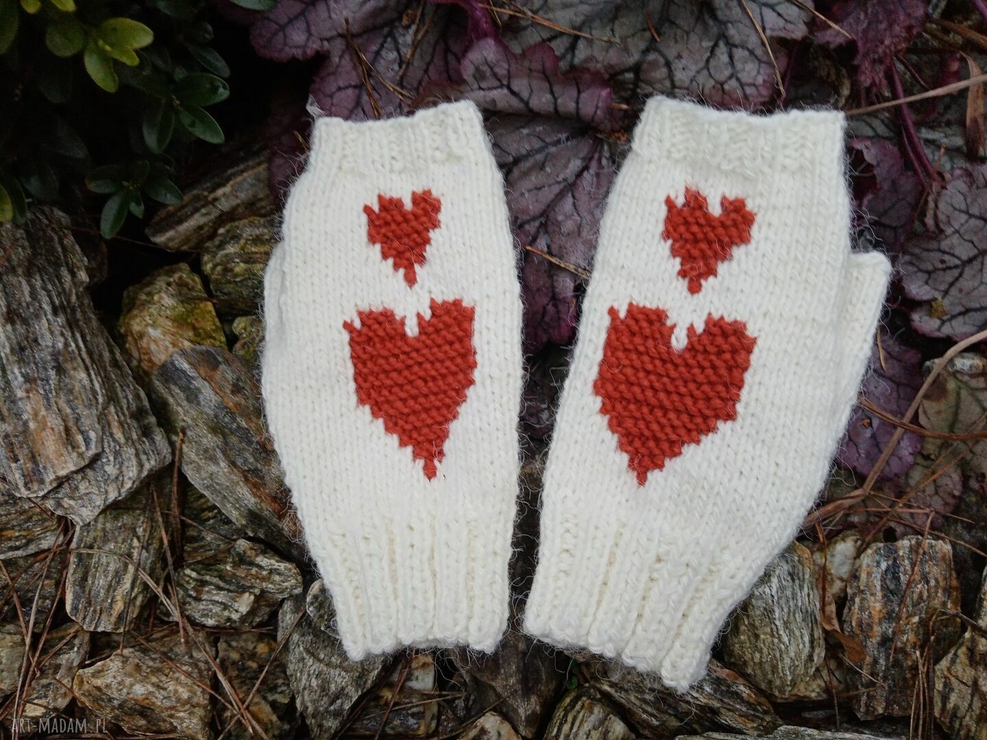 Rękawiczki bez palców z sercami na Walentynki - kremowe mitenki handmade