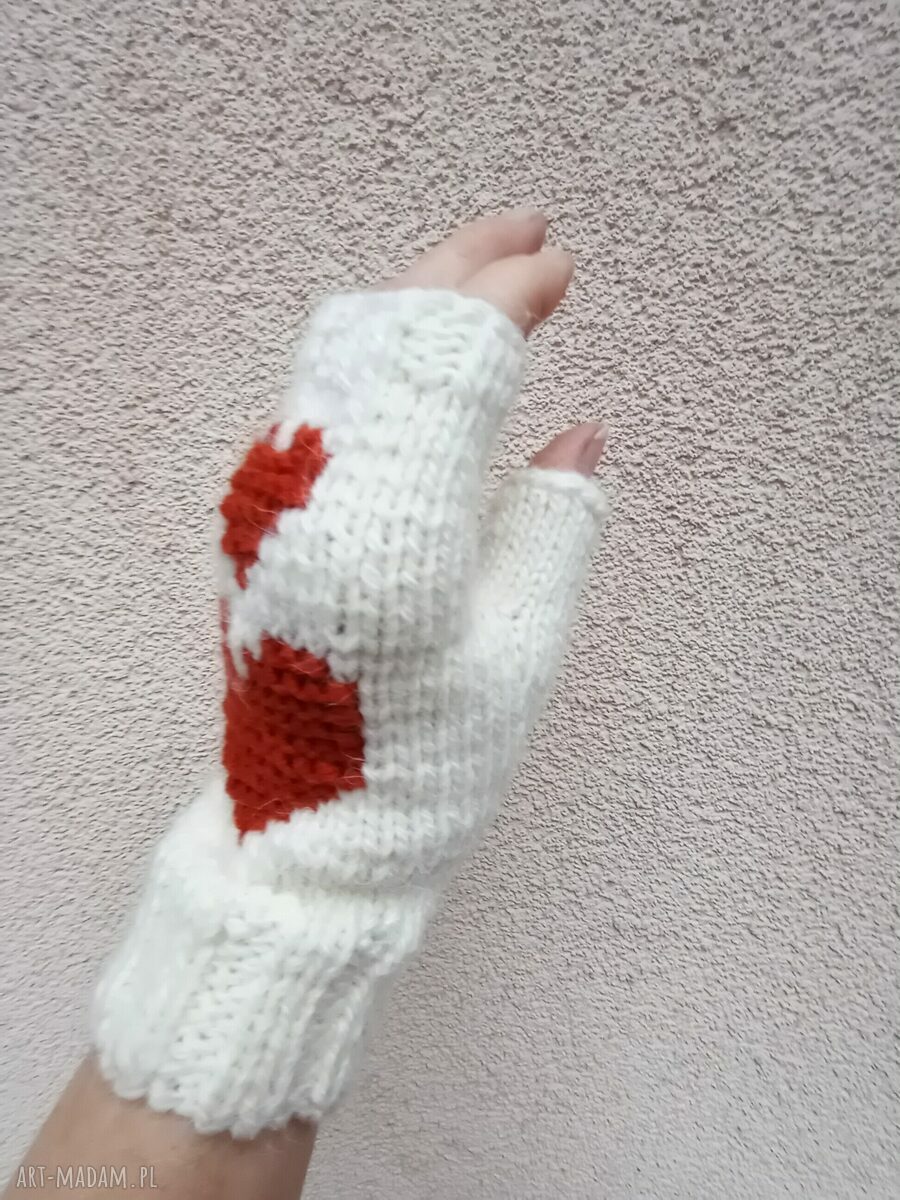 Rękawiczki bez palców z sercami na Walentynki - kremowe mitenki handmade