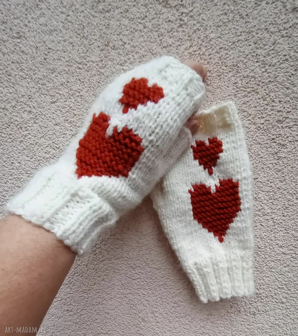 Rękawiczki bez palców z sercami na Walentynki - kremowe mitenki handmade