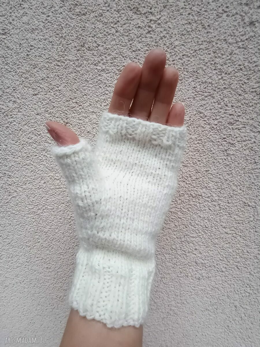 Rękawiczki bez palców z sercami na Walentynki - kremowe mitenki handmade