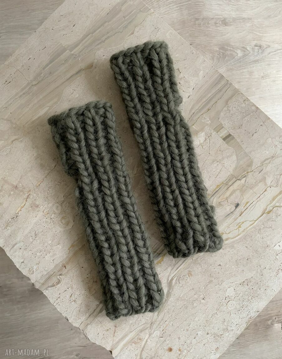 Mitenki chunky sage green ręcznie robione na drutach, ciepłe i miękkie