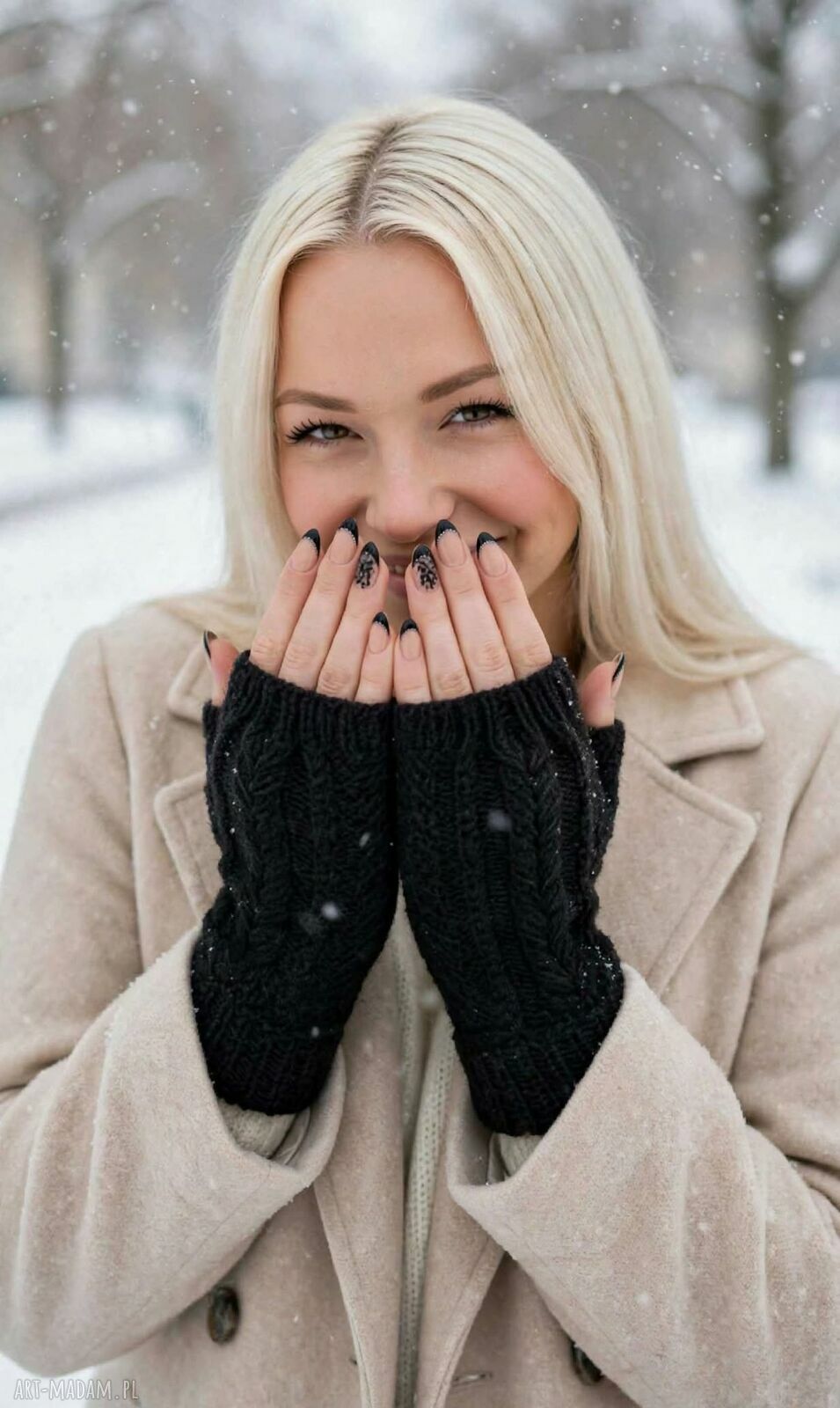 Czarne mitenki damskie z wełny merino - rękodzieło Foxy Knit