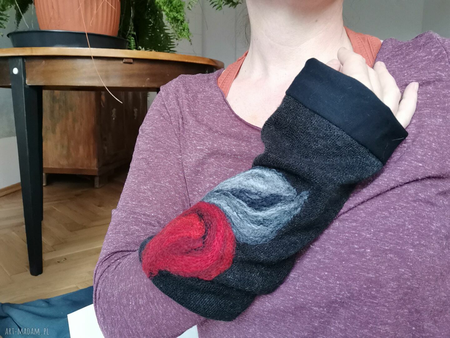 Czarne mitenki z filcowanej wełny merynosów - na podszewce, ciepłe i miłe