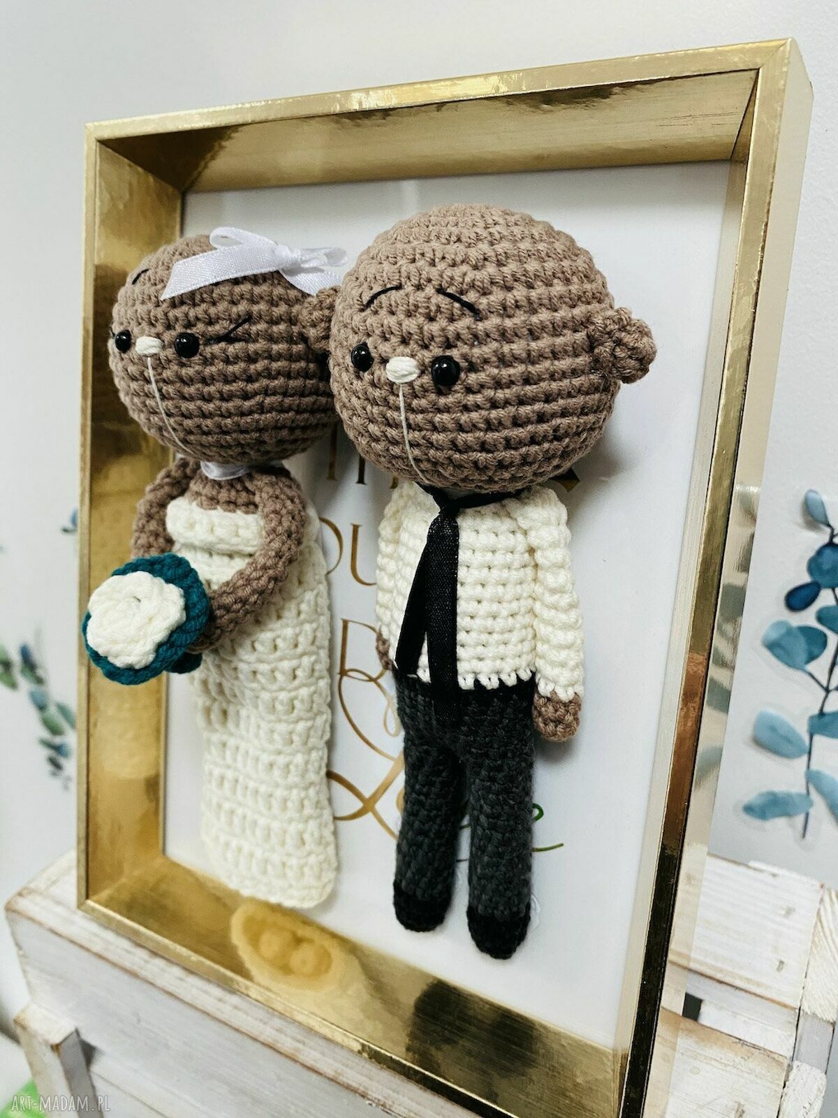 Młoda Para misie w złotej ramce - ręcznie robiony prezent ślubny (handmade)