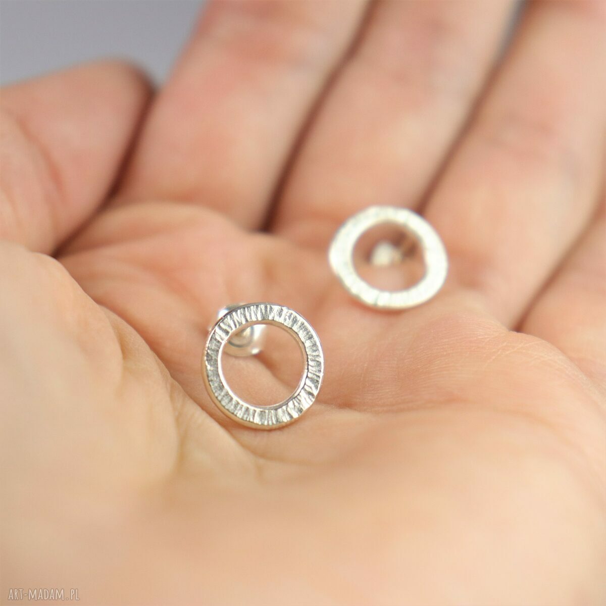 Młotkowane kolczyki na sztyftach Simple 10 mm - minimalizm (srebro 925)