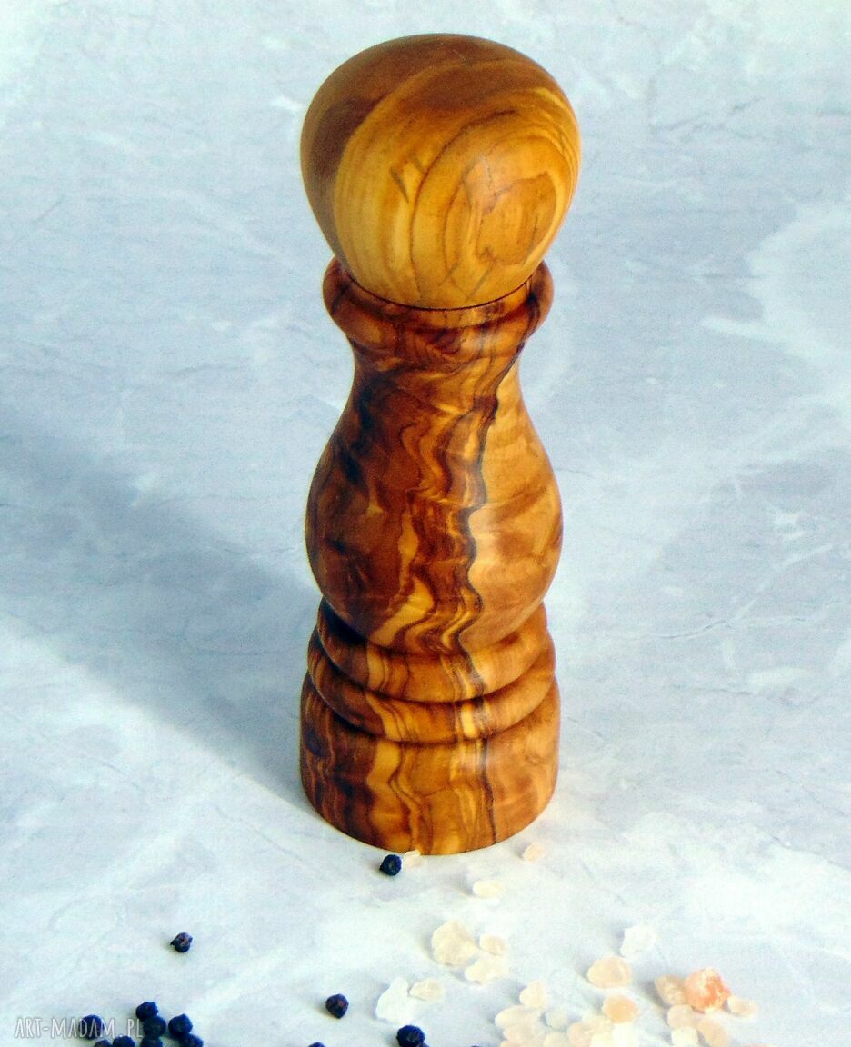 Młynek do pieprzu i soli z drewna oliwnego 16 cm ręcznie robiony