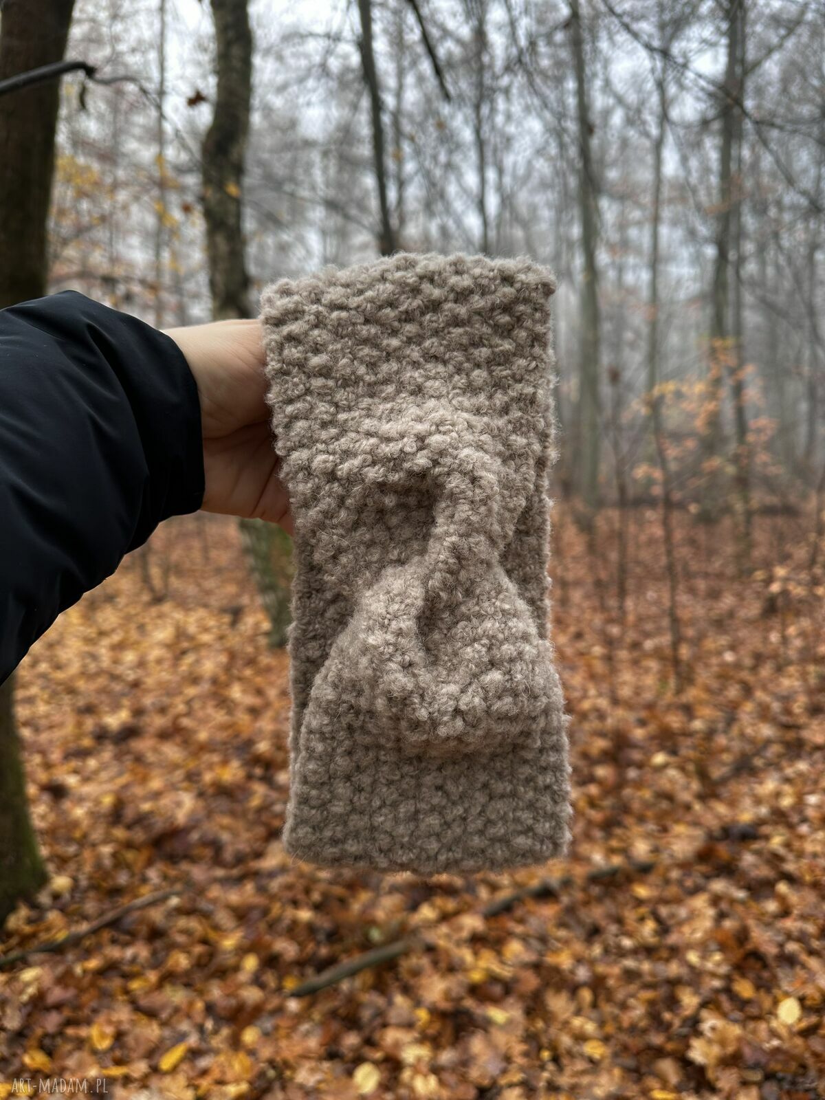 Modna opaska wełniana Twist Boucle w ciemnym beżu