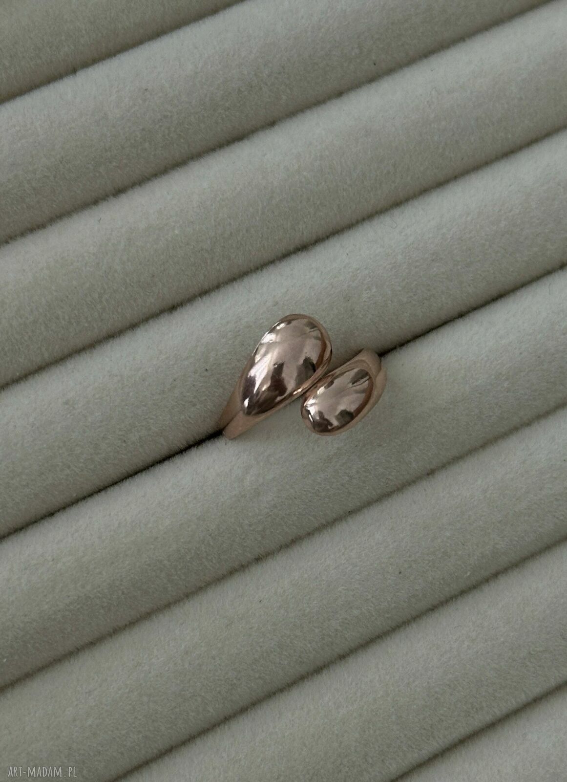 pierścionki: Pierścionek krople z różowego złota handmade