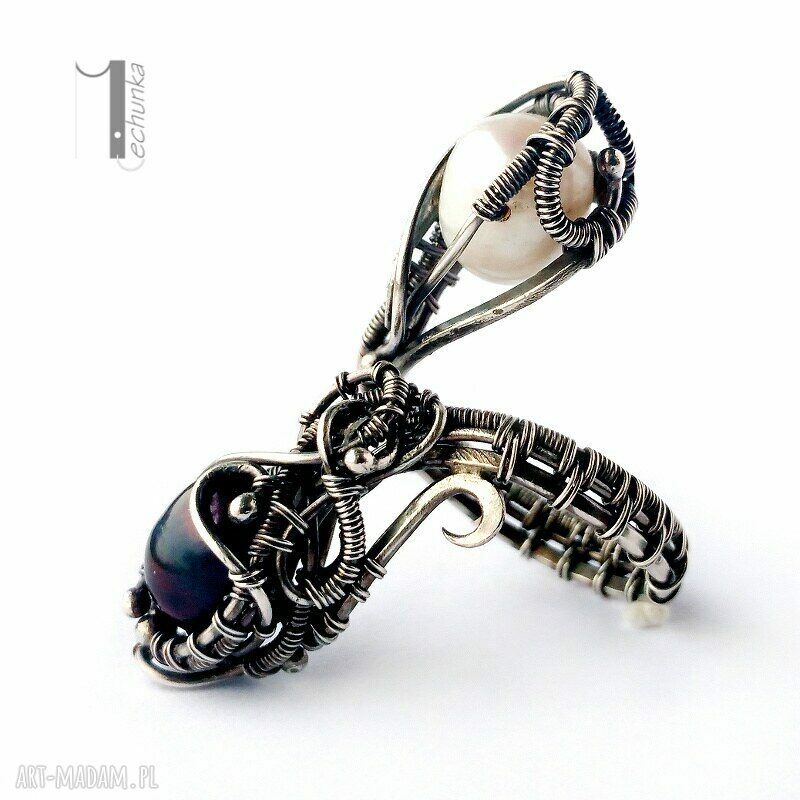 pierścionki: Monochrome V srebrny pierścień z perłami hand made