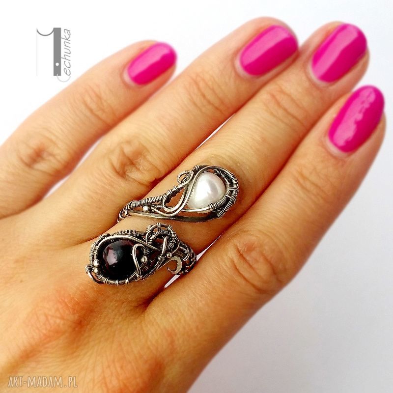 pierścionki: Monochrome V srebrny pierścień z perłami hand made