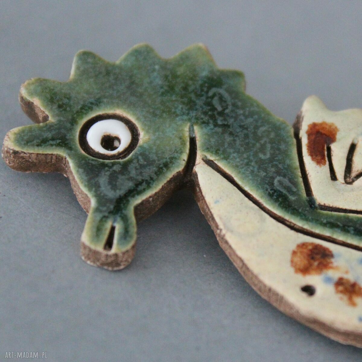 Morski dzikus - broszka ceramiczna