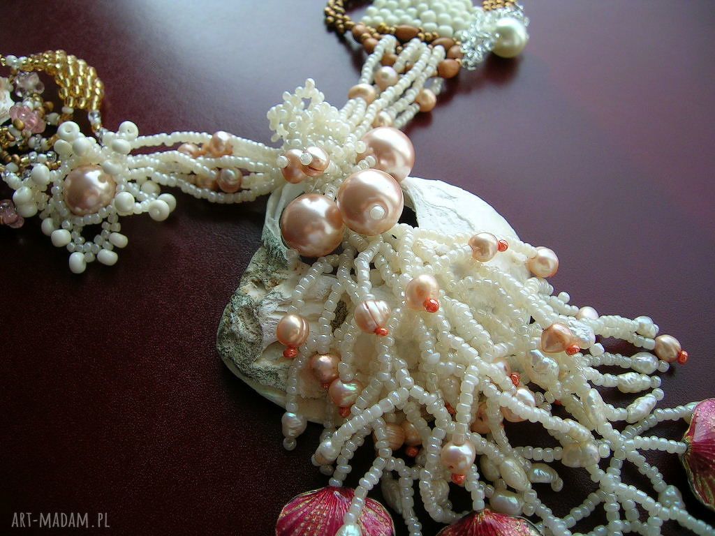 Morskie opowieści - kolia z naturalnych pereł i muszli (handmade)