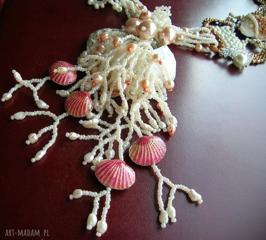 Morskie opowieści - kolia z naturalnych pereł i muszli (handmade)