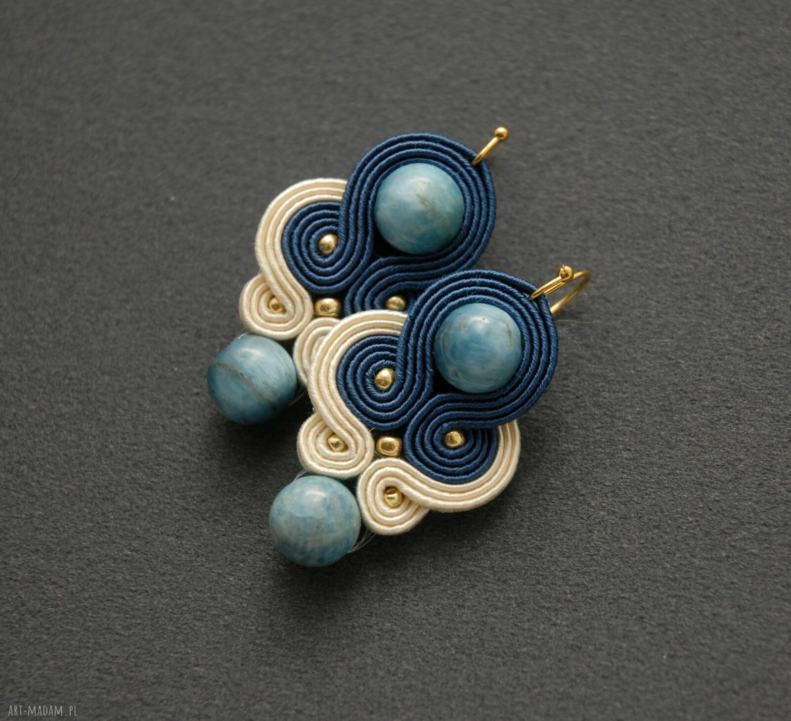 Morsko-kremowe klipsy sutasz z apatytami - delikatne, eleganckie handmade
