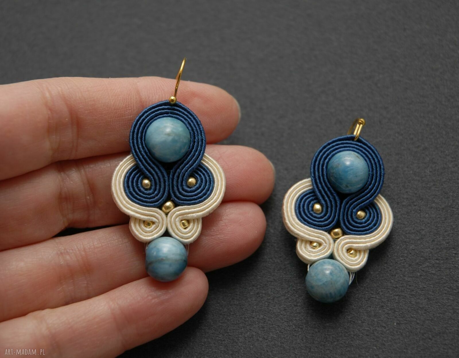 Morsko-kremowe klipsy sutasz z apatytami - delikatne, eleganckie handmade
