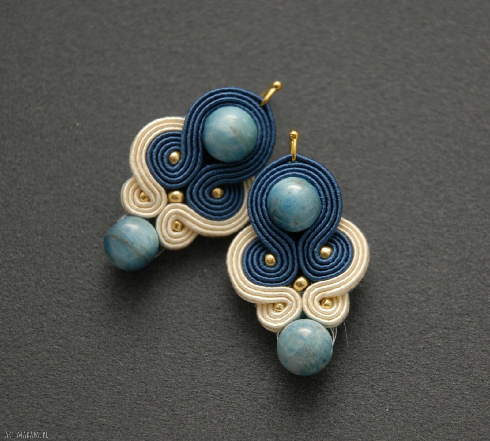 Morsko-kremowe klipsy sutasz z apatytami - delikatne, eleganckie handmade