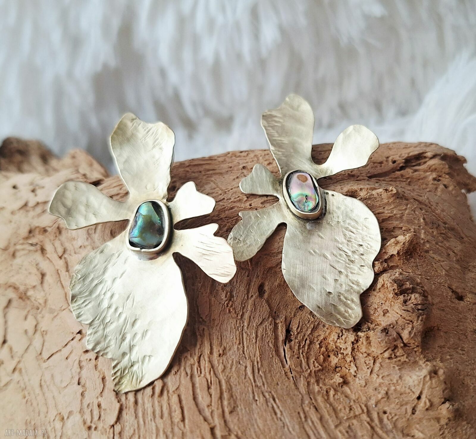 Mosiężne kolczyki kwiaty z muszlą paua - unikatowe handmade
