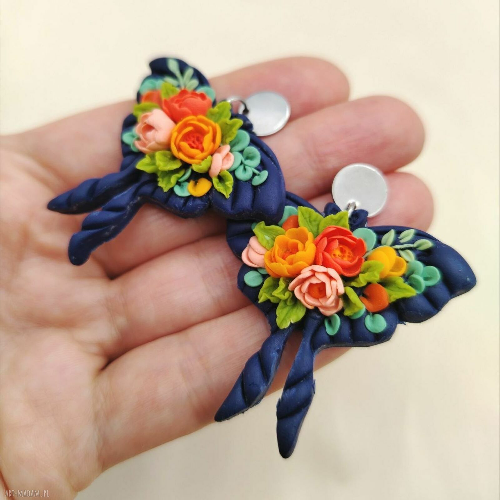 Kolczyki motylki z kwiatami - sztyfty handmade ze stali nierdzewnej
