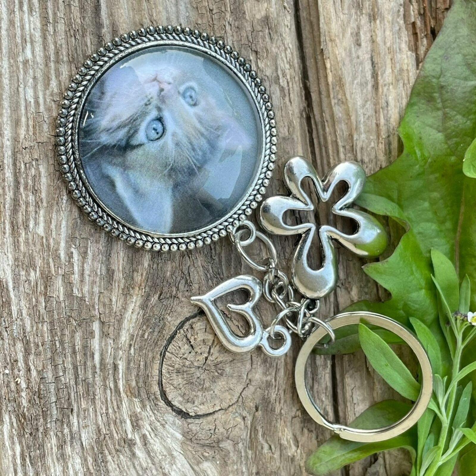 Mruczący amulet na szczęście - brelok do kluczy dla kociary