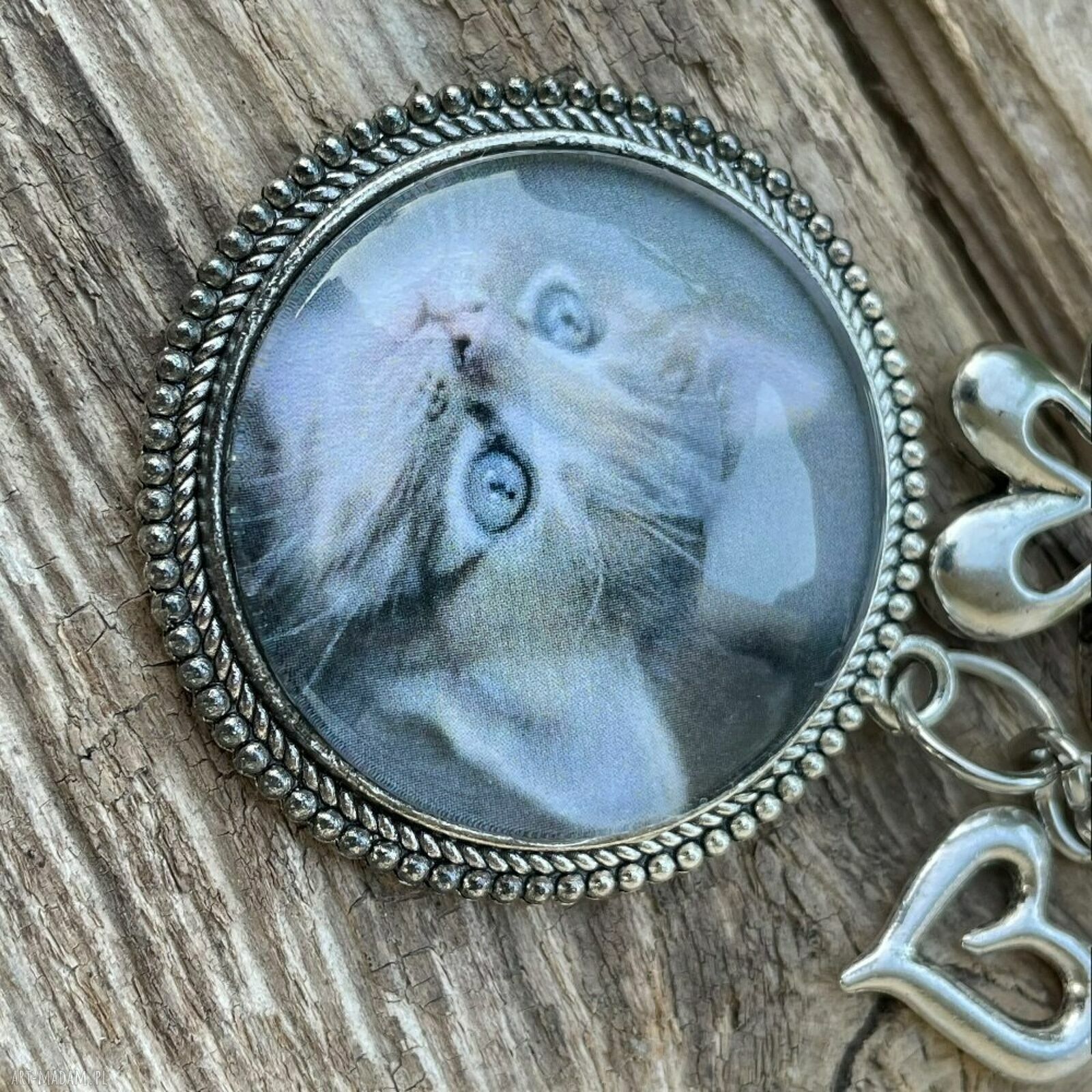 Mruczący amulet na szczęście - brelok do kluczy dla kociary