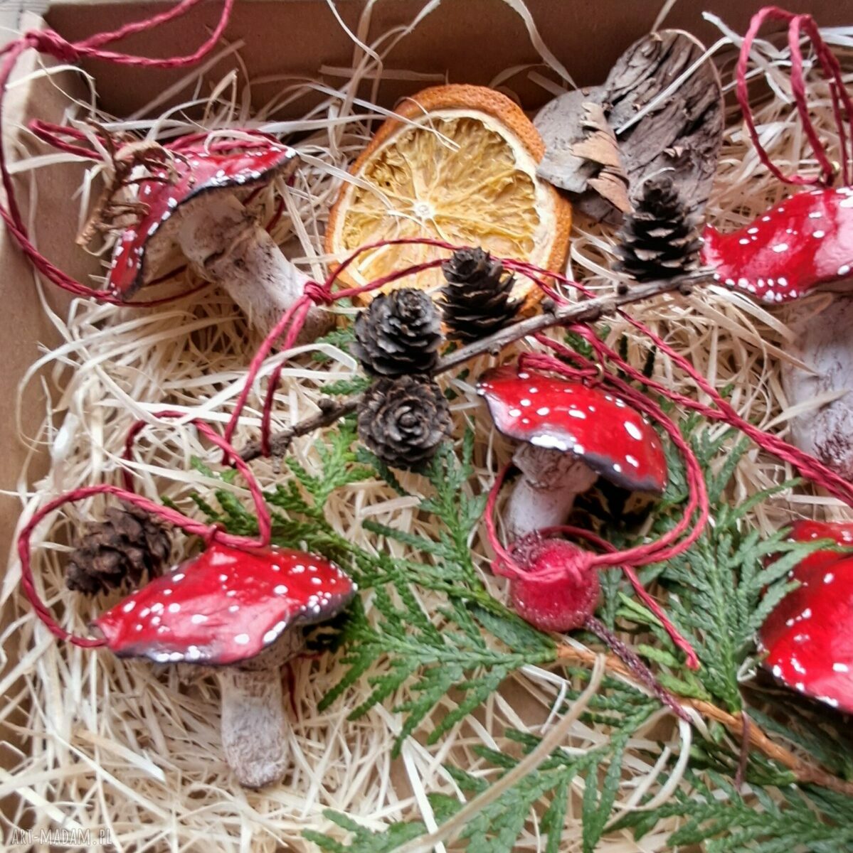 Muchomorki 5 sztuk domki do powieszenia - ręcznie malowane ozdoby świąteczne