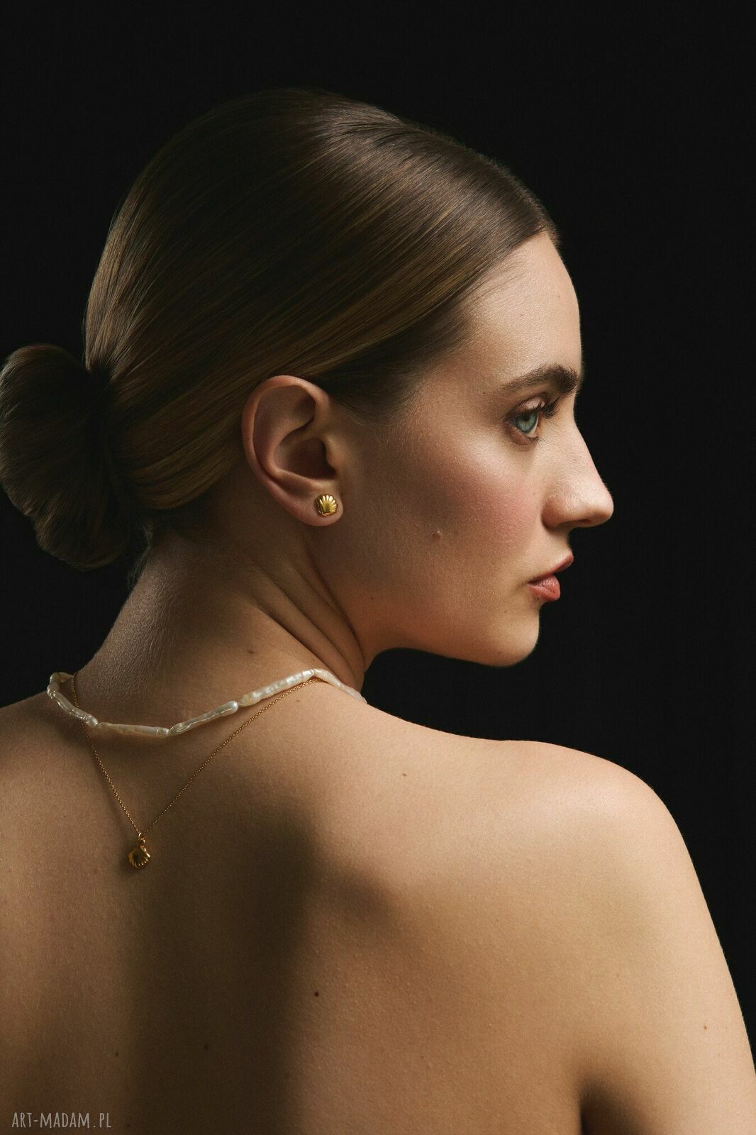 naszyjniki: Złoty naszyjnik z muszelką handmade