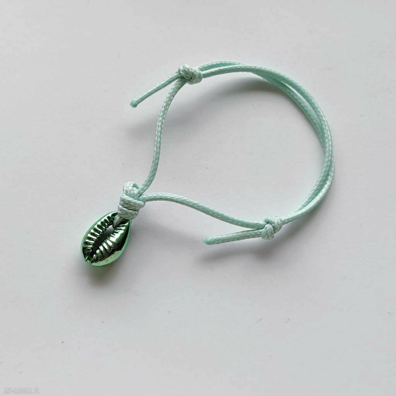 Muszle - regulowana bransoletka handmade z muszulkami Kauri na sznurku